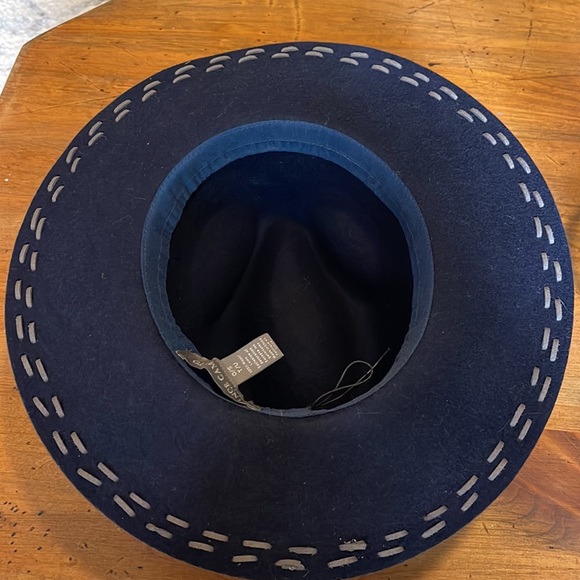 Vince Camuto wool hat - Picture 5 of 7